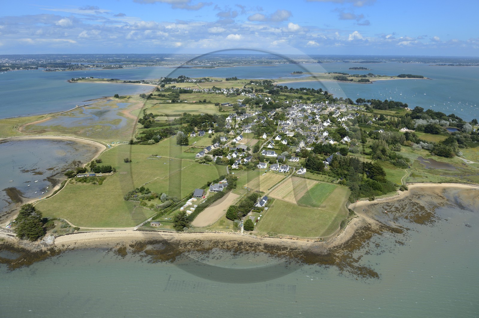 France, Morbihan, Gulf of Morbihan (Golfe du Morbihan), Artz island, town of Le Bourg (aerial view)