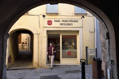 France, Var (83), Presqu'Ile de Saint-Tropez, Ramatuelle, la boulangerie patisserie dans le vieux village
