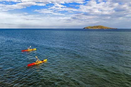 France, Ile de Mayotte, Grande-Terre, Nyambadao, kayak en bordure de la plage de Sakouli et ilot de Bandrélé en arrière plan (vue aérienne)