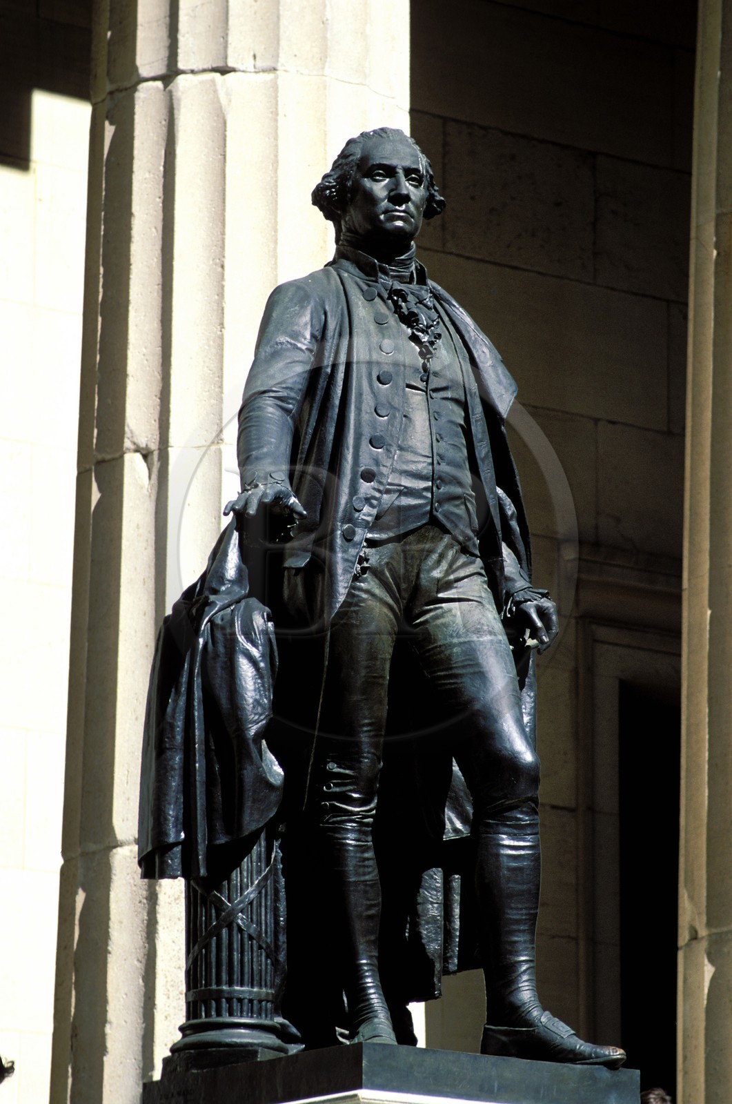 United States, New York City, Lower Manhattan, Financial district, statue of G. Washington at Federal Hall