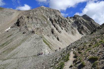 France, Alpes-de-Haute-Provence (04), Uvernet-Fours, parc national du Mercantour, vallée de l'Ubaye, sentier de randonnée du circuit des lacs au col de la Petite Cayolle (2639 m) au pied de la montagne du Trou de l’Aigle