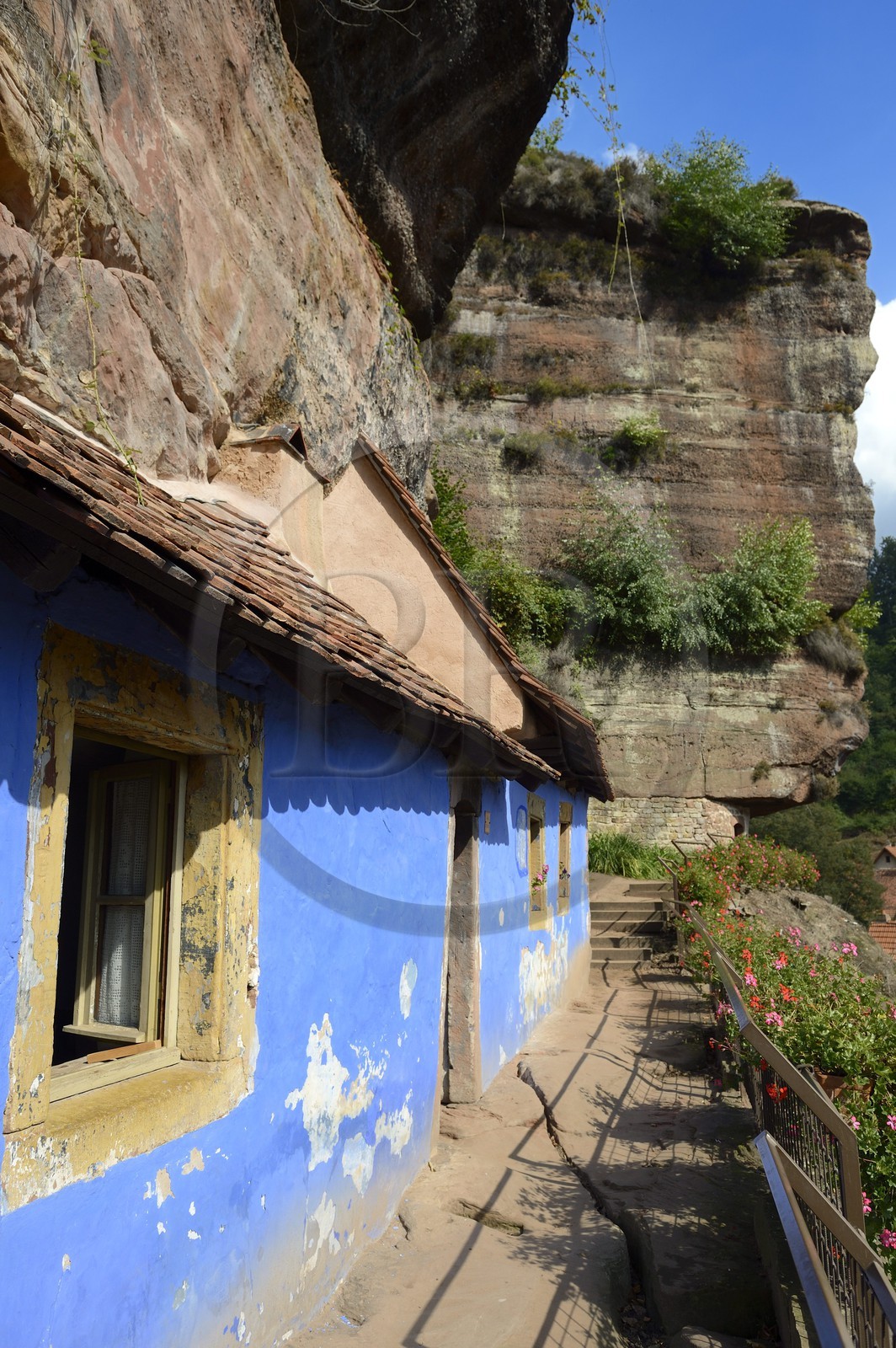France, Bas-Rhin (67), parc régional des Vosges du nord, Eschbourg, Maisons des Rochers de Graufthal, habitations semi-troglodytiques du XVIIIe siècle et habitées jusqu'en 1958