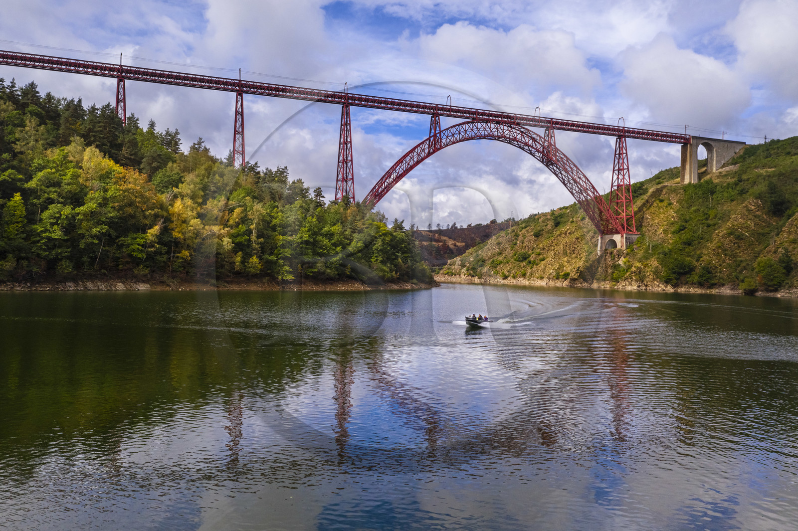 France, Cantal (15),les gorges de la Truyère, viaduc de Garabit des ingénieurs Léon Boyer pour la conception et Gustave Eiffel pour la réallisation (vue aérienne)