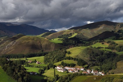 France, Pyrénées-Atlantiques (64), Pays-Basque, vallée des Aldudes, le village d'Urepel
