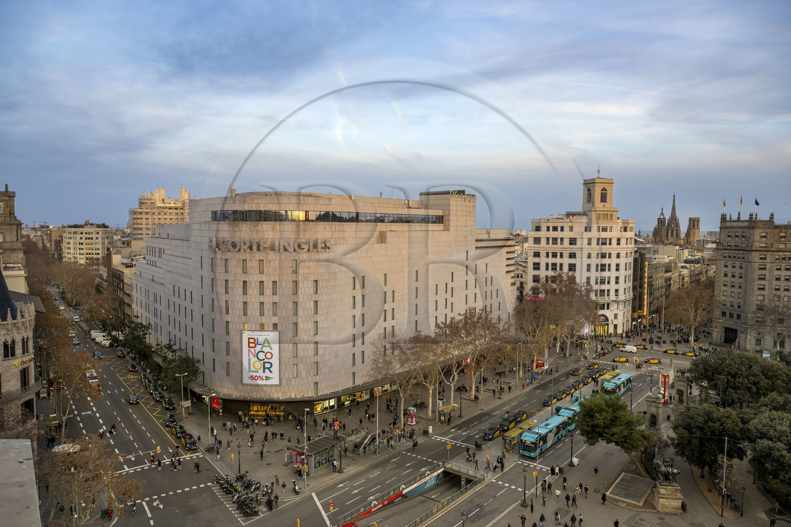 Spain, Catalonia, Barcelona, Eixample district, Catalonia Square (Placa de Catalunya), the El Corte Ingles department store