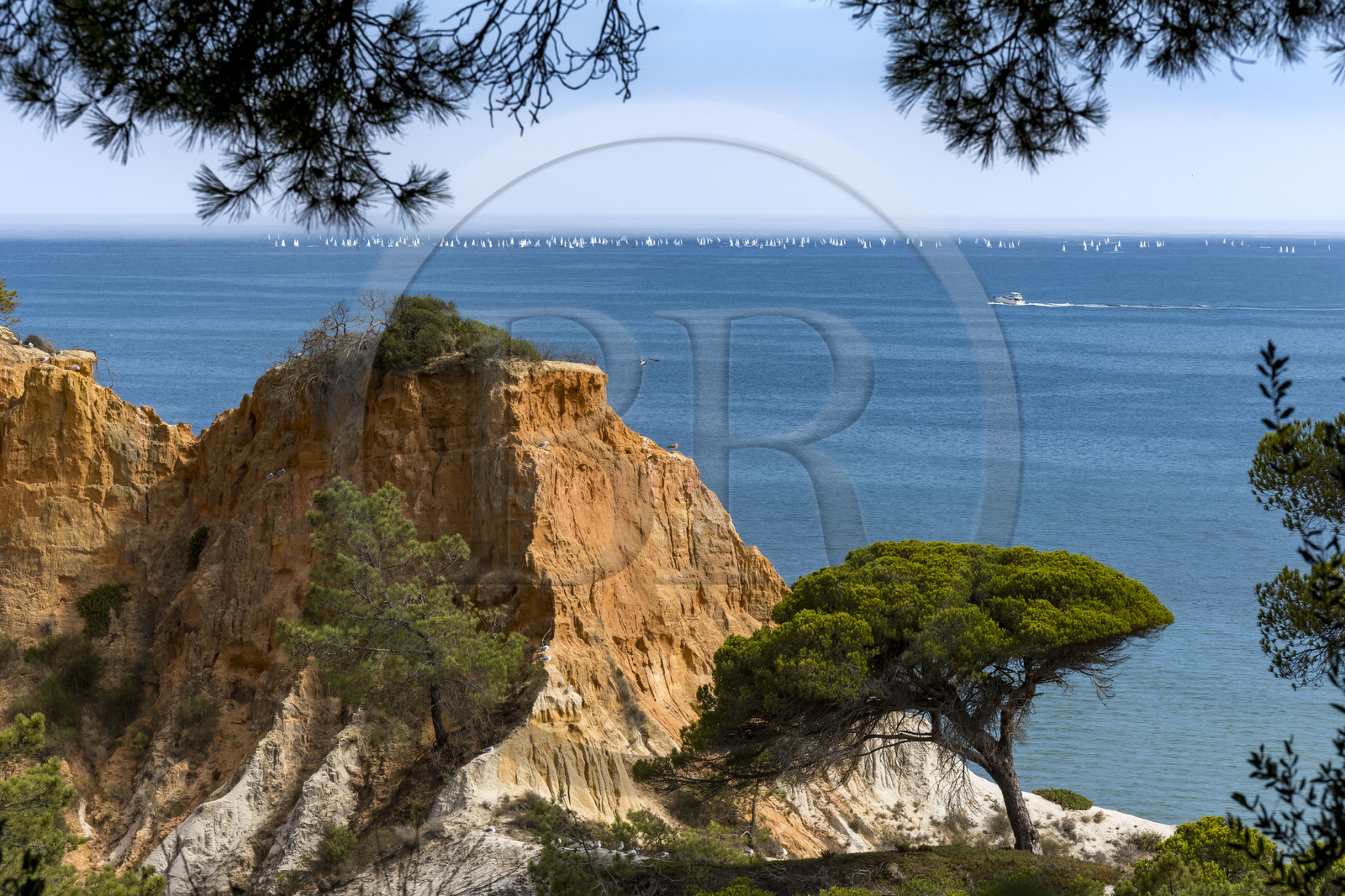 Portugal, Algarve, Olhos de Agua, les falaises rouges de Praia da Falésia
