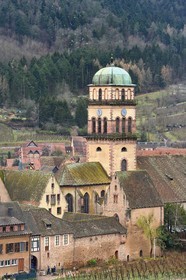 France, Haut-Rhin (68), Kaysersberg, les remparts et l'église Sainte Croix en hiver