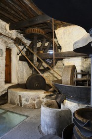 France, Corse-du-Sud (2A), Alta Rocca, Sainte-Lucie-de-Tallano (Santa Lucia di Tallà), U Franghjonu, moulin à huile datant du XVIIIème siècle qui abrite le musée de l'oléiculture