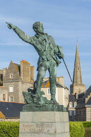 France, Ille et Vilaine, Cote d'Emeraude (Emerald Coast), Saint Malo, statue of the privateer Robert Surcouf made by the sculptor Alfred Caravaniez at the end of the XIXth century on the ramparts of the garden of the place du Québec
