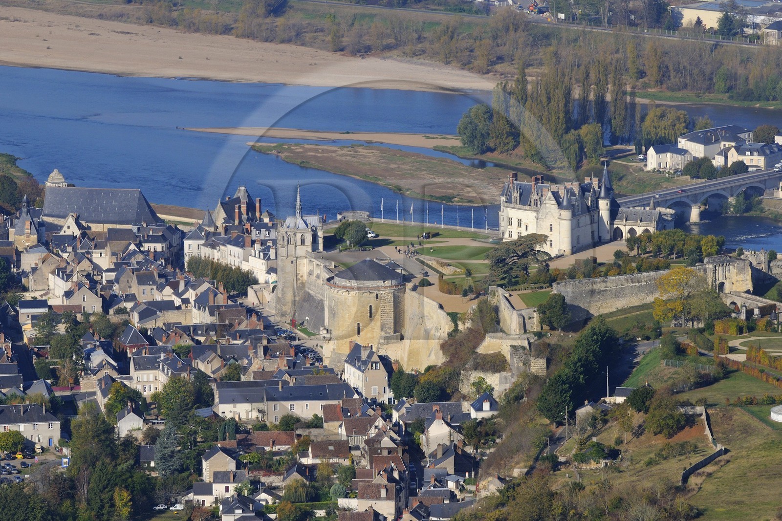 France, Indre et Loire (37), Vallée de la Loire classée Patrimoine mondial de l'UNESCO, château d'Amboise (vue aérienne)