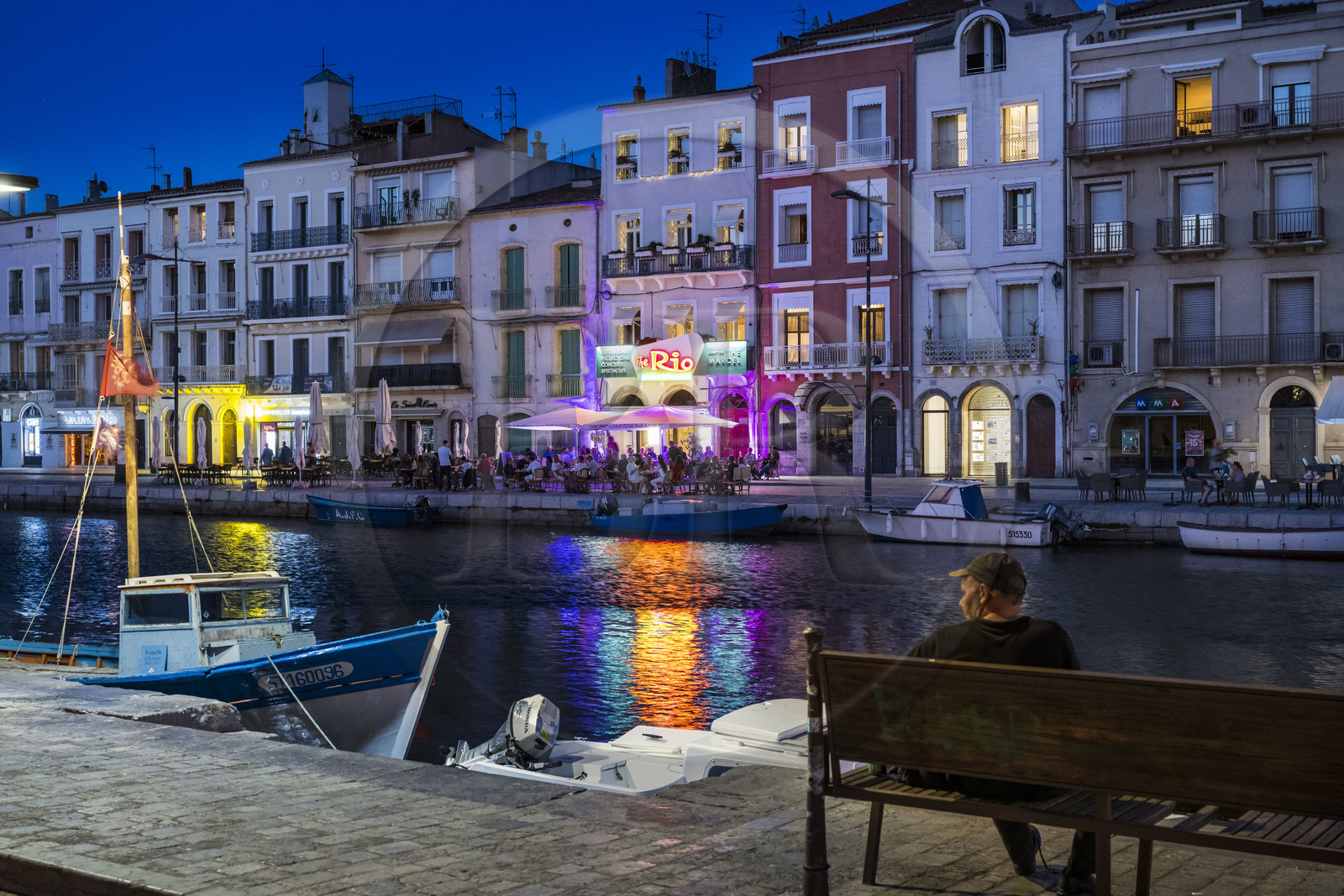 France, Hérault (34), Sète, Canal royal dans le Cadre royal, suites d'artistes The Marcel au-dessus de l'ancien cinéma le Rio sur le quai Léopold Suquet