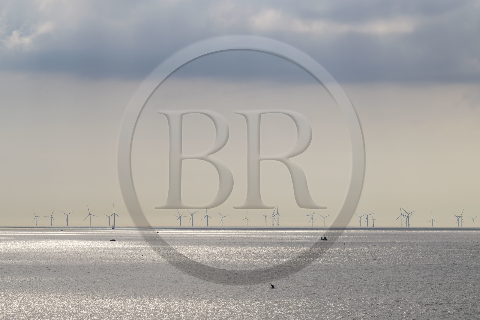 France, Loire-Atlantique (44), Estuaire de la Loire, Saint-Nazaire, le parc éolien en mer de Saint-Nazaire vu depuis la Pointe de l'Eve