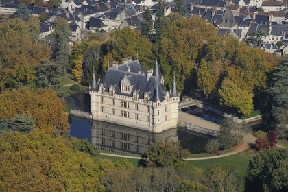France, Indre-et-Loire (37), Vallée de la Loire classée Patrimoine Mondial de l' UNESCO, château d' Azay-le-Rideau (vue aérienne)