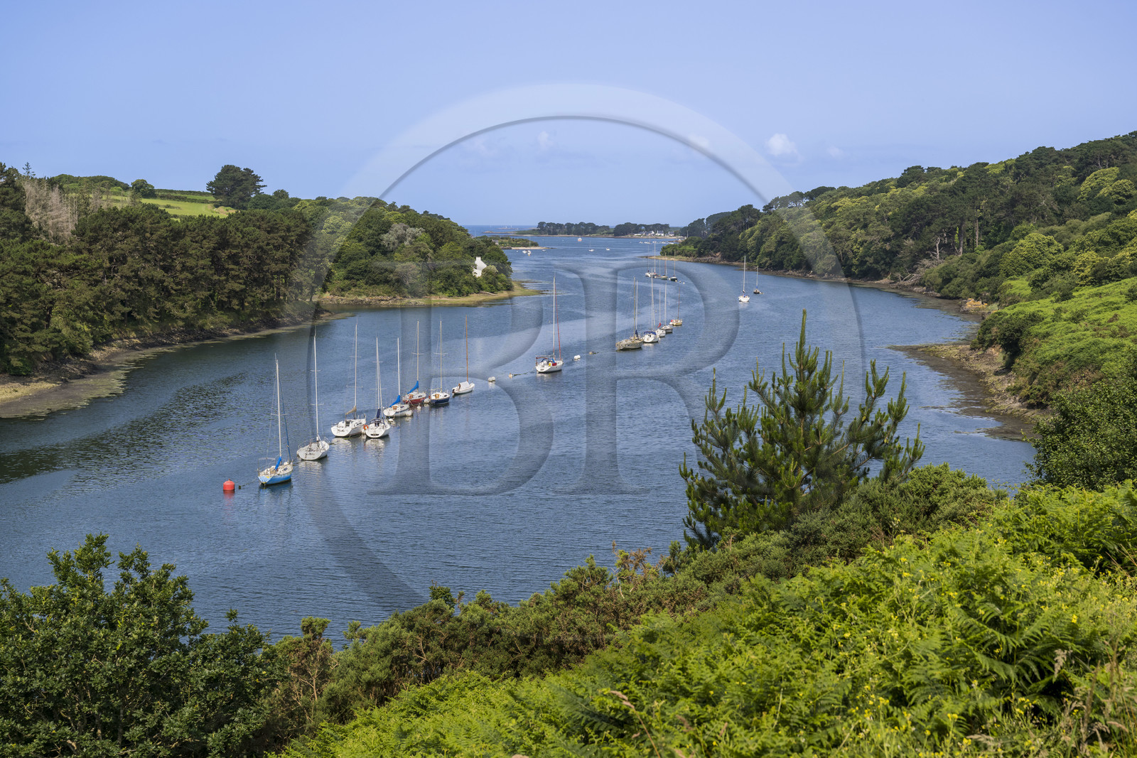 France, Finistère (29), Pays des Abers, Aber Wrac'h, Plouguerneau, mouillage de voiliers près de la cale de Paluden