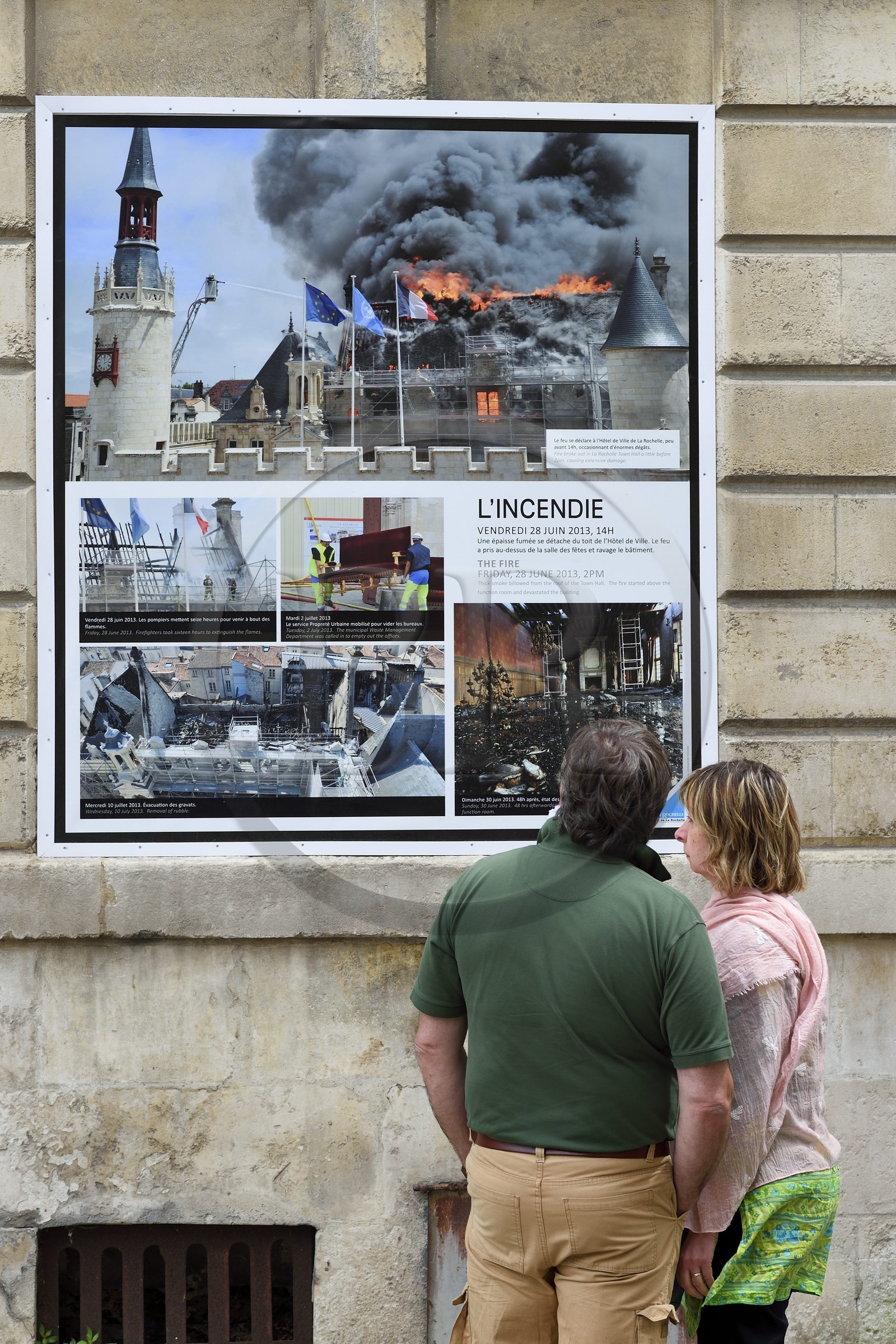France, Charente-Maritime (17), La Rochelle, facade extérieure de l'Hôtel de Ville, photos de l'incendie du 28 juin 2013