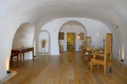 Grèce, Les Cyclades, mer Égée, île de Santorin (Thira ou Théra), village de Oia, l'hôtel Relais & Châteaux Kirini Suites & Spa