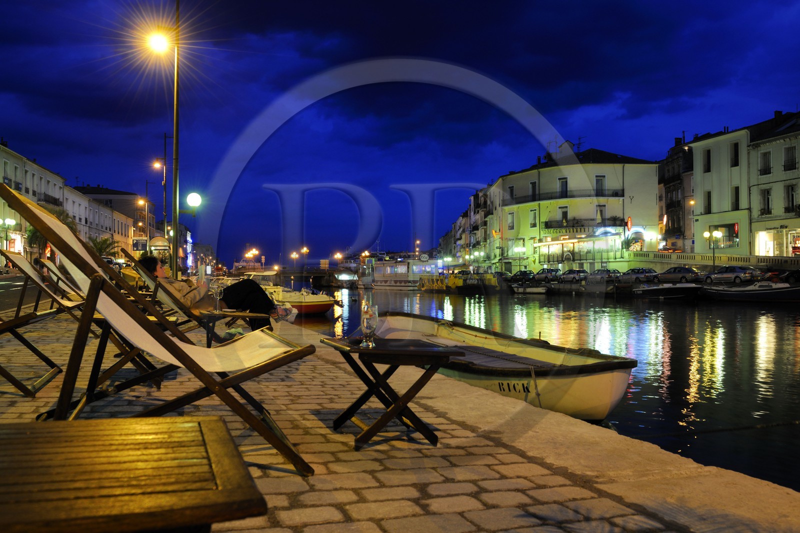 France, Hérault (34), Sète, canal Royal, canots de pêcheurs et bateaux de plaisance à quai