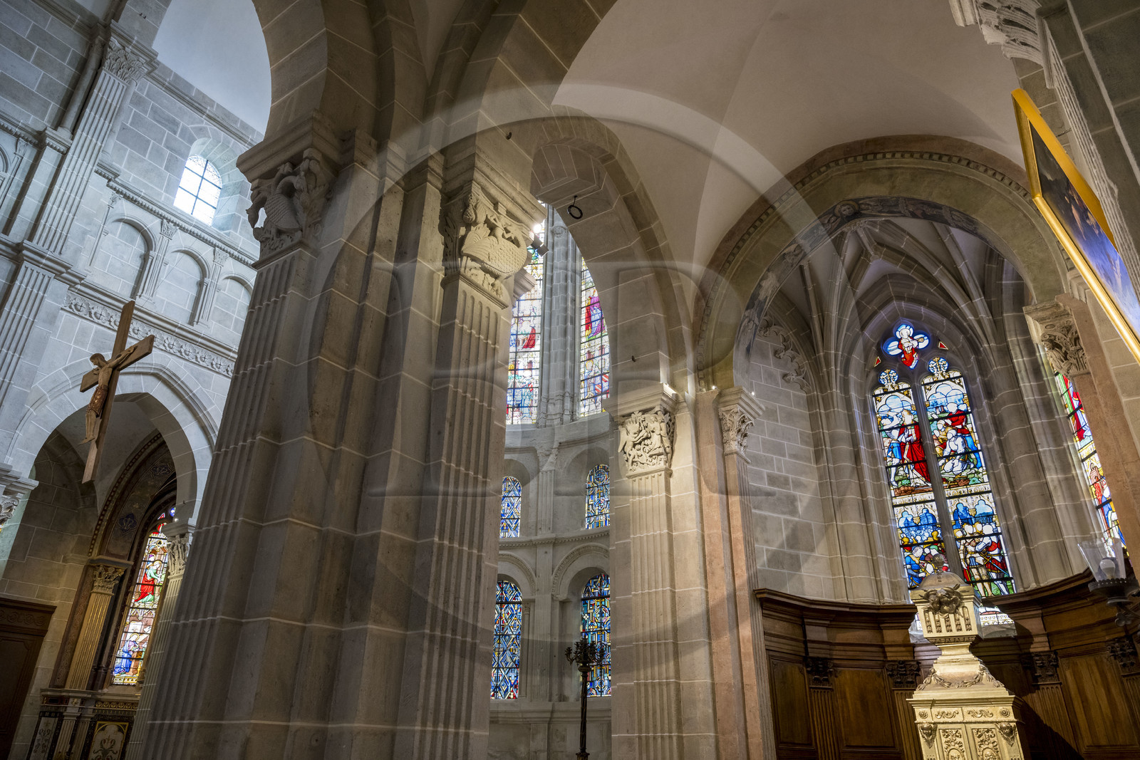 France, Saone et Loire, Autun, Saint Lazarus Cathedral, one of the historiated capitals adorns the columns of the central nave, reliquary of Saint Lazarus in the chapel on the right