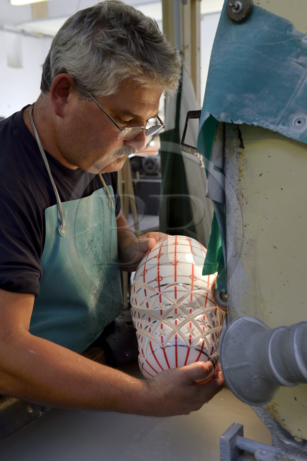 France, Moselle (57), Saint-Louis-les-Bitche, la Cristallerie Saint-Louis, ateliers de taille et de gravure