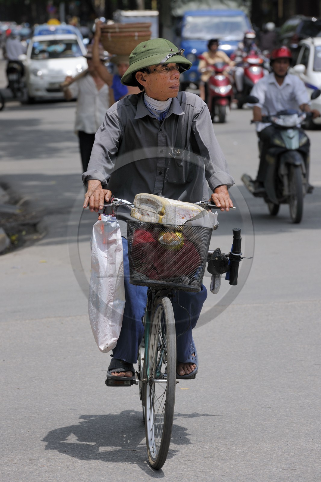 Vietnam, Hanoi, cyclist