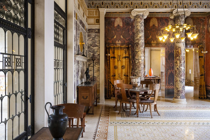 France, Alpes-Maritimes (06),  France, Alpes Maritimes (06), Beaulieu sur Mer, villa Kerylos de style neo-grec construite en 1908 par architecte Emmanuel Pontremoli, l'Andron ou salon des hommes dont les murs sont revetus de marbres d'Italie