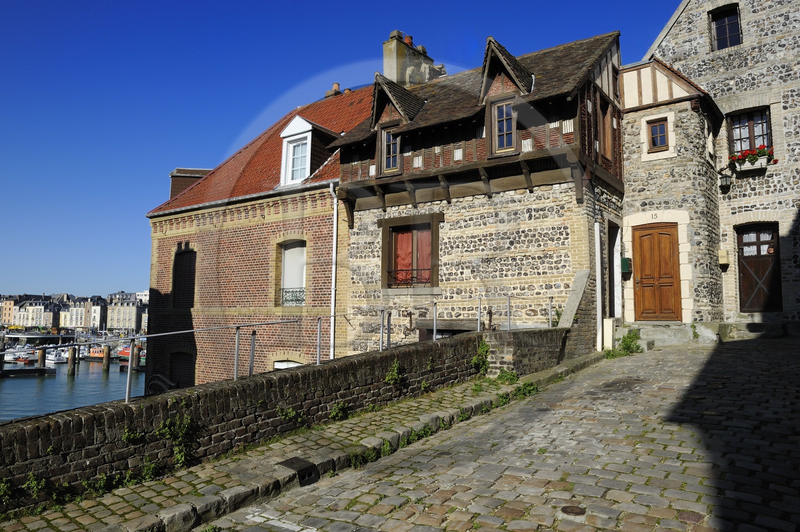 France, Seine-Maritime (76), quartier du Pollet, rue du Petit Port dans l'ancien quartier des pêcheurs