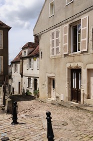 France, Côte d'Or (21), Semur-en-Auxois, ruelle partant de la rue du vieux marché