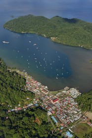 Panama, province de Colon, Portobelo, classé Patrimoine Mondial de l'UNESCO et sa baie (vue aérienne)