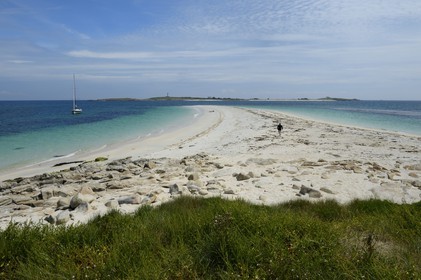France, Finistere, La Foret Fouesnant, Glenan islands, Guiriden island sandbank