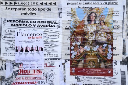 Espagne, Andalousie, Séville, quartier de la Macarena, affiches flamenco et Vierge Marie