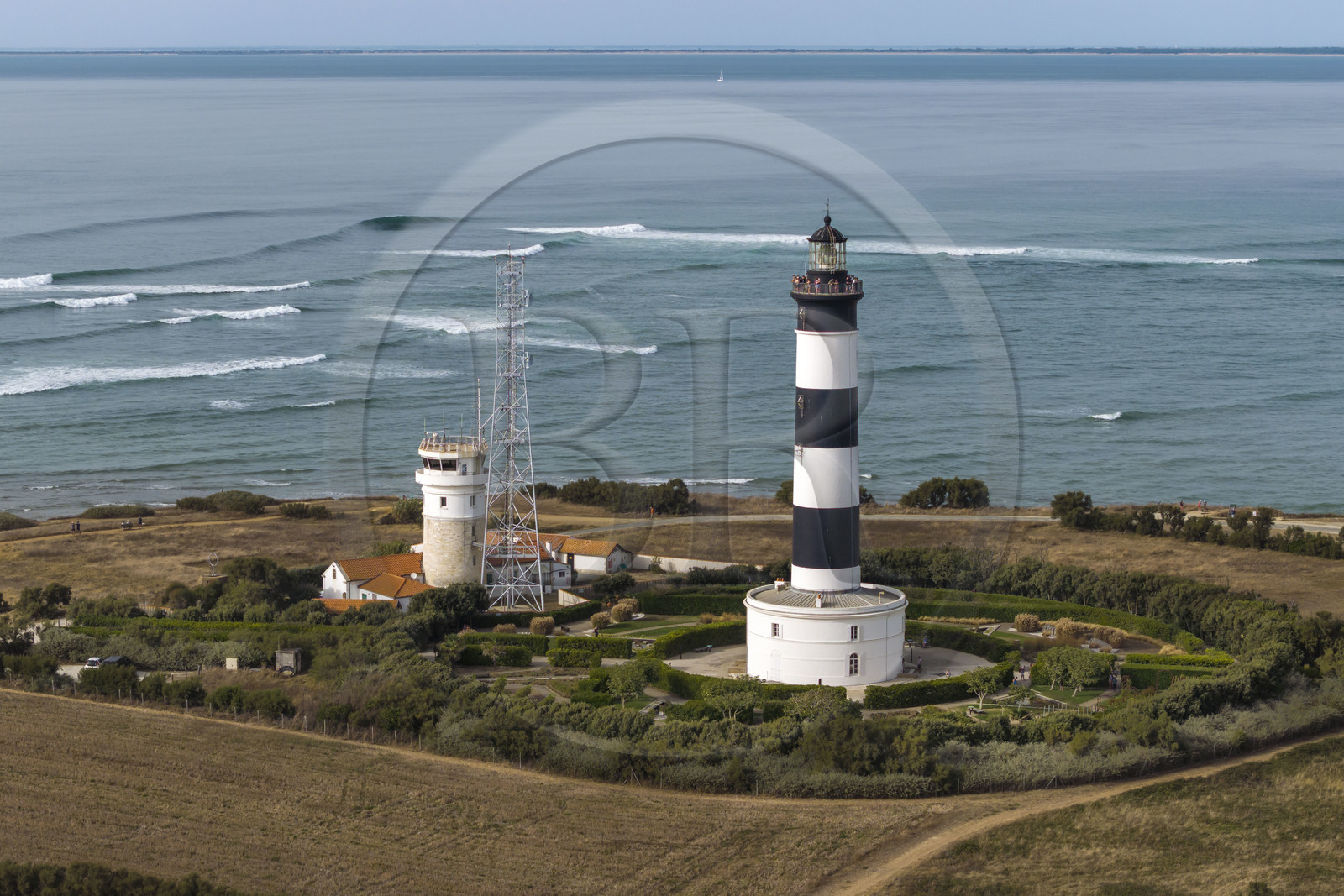 France, Charente-Maritime (17), Ile d'Oléron, Saint-Denis-d'Oléron, le phare de Chassiron (vue aérienne)