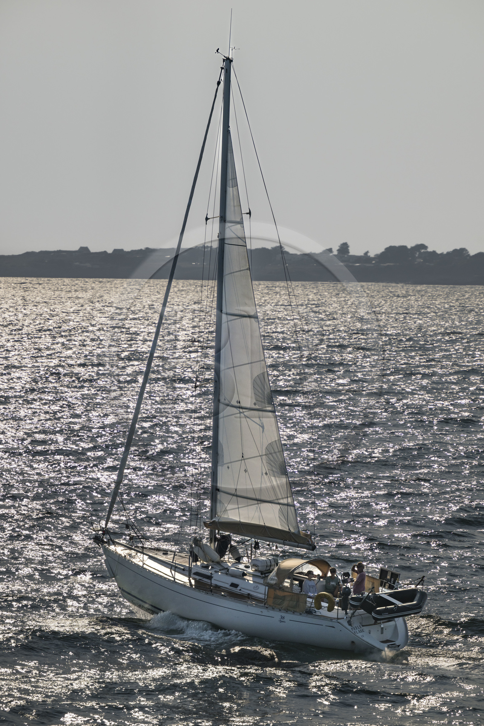 France, Morbihan (56), voilier en rade de Lorient