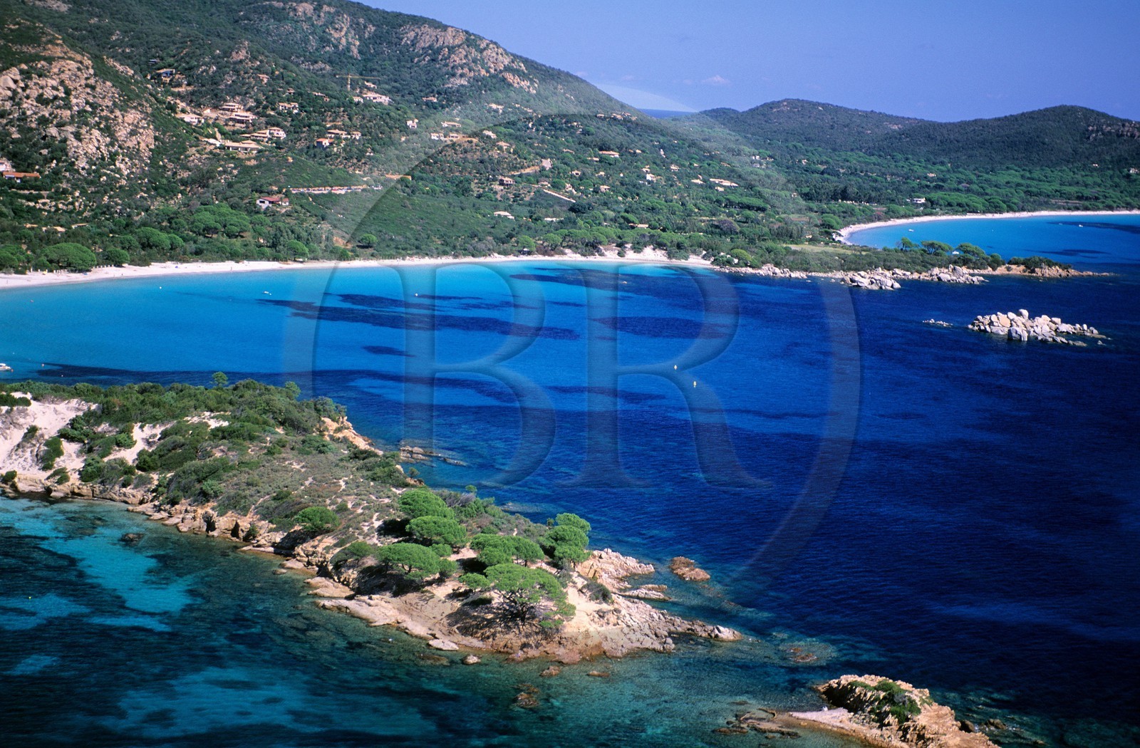 France, Corse-du-Sud (2A), plage de Palombaggia au sud de Porto-Vecchio (vue aérienne)