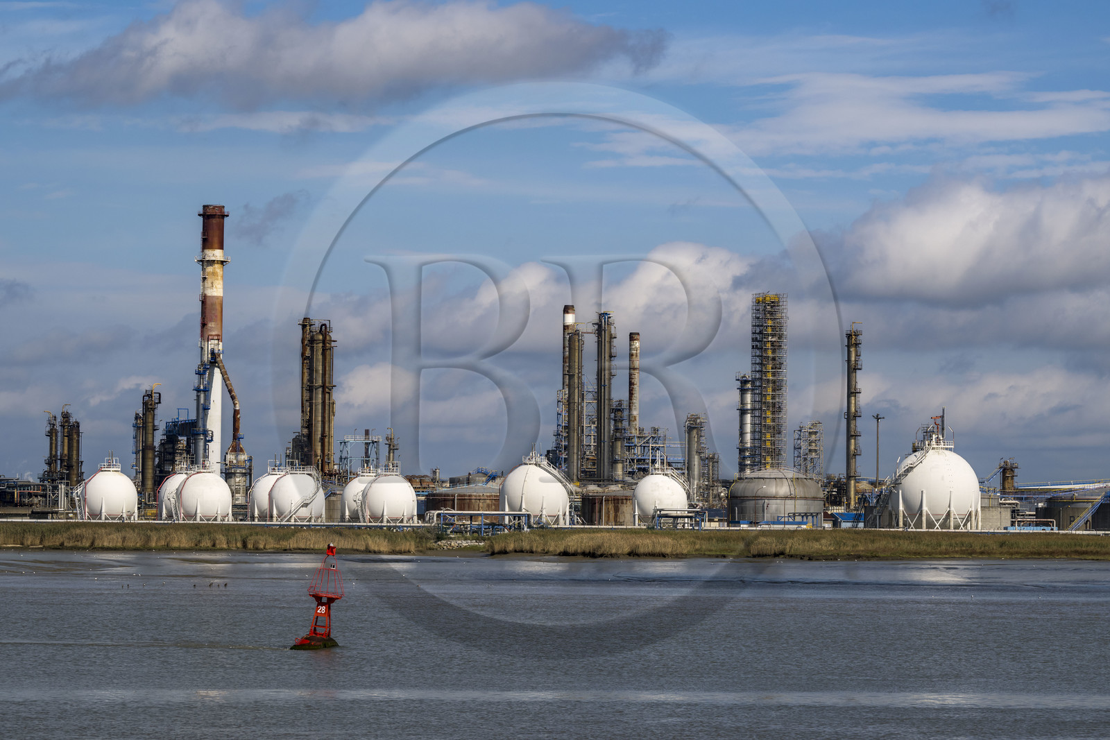 France, Loire-Atlantique (44), Estuaire de la Loire, Saint-Nazaire, le terminal pétrolier et raffinerie Total Energie de Donge