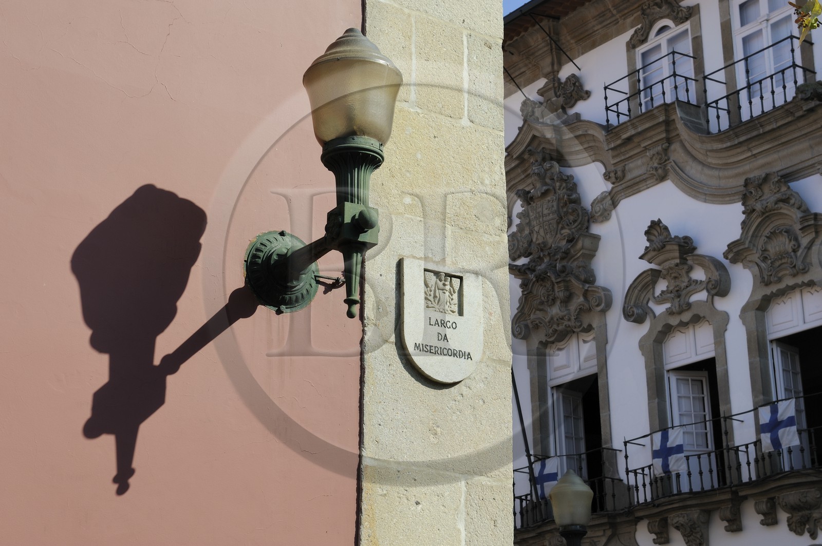 Portugal, région du Minho, Guimaraes, ville classée Patrimoine Mondial de l' UNESCO, panneau de rue