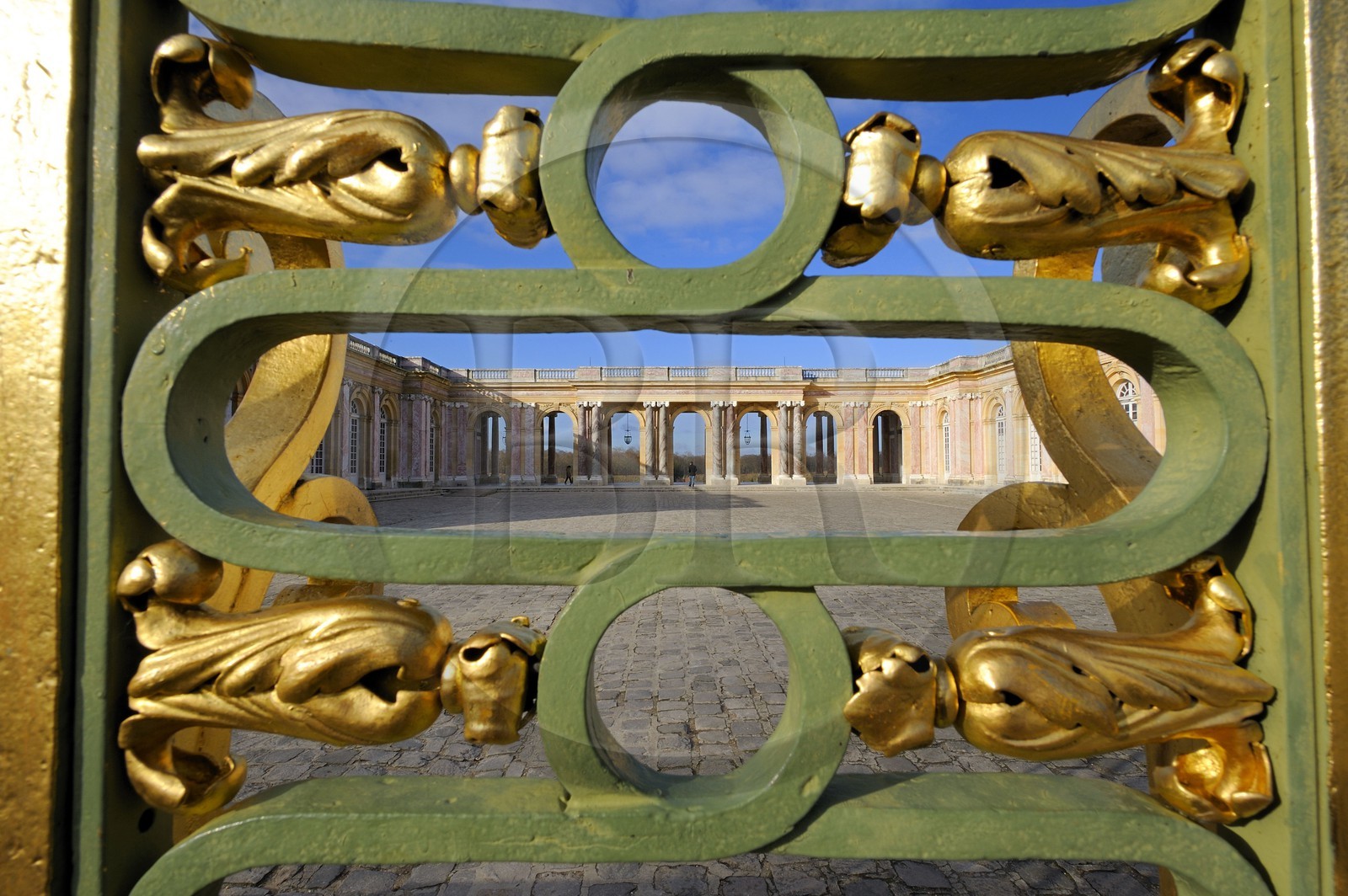France, Yvelines (78), château de Versailles, classé Patrimoine Mondial de l'UNESCO, grille d'entrée du Grand Trianon