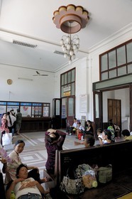 Vietnam, Haiphong, la gare de l'époque coloniale