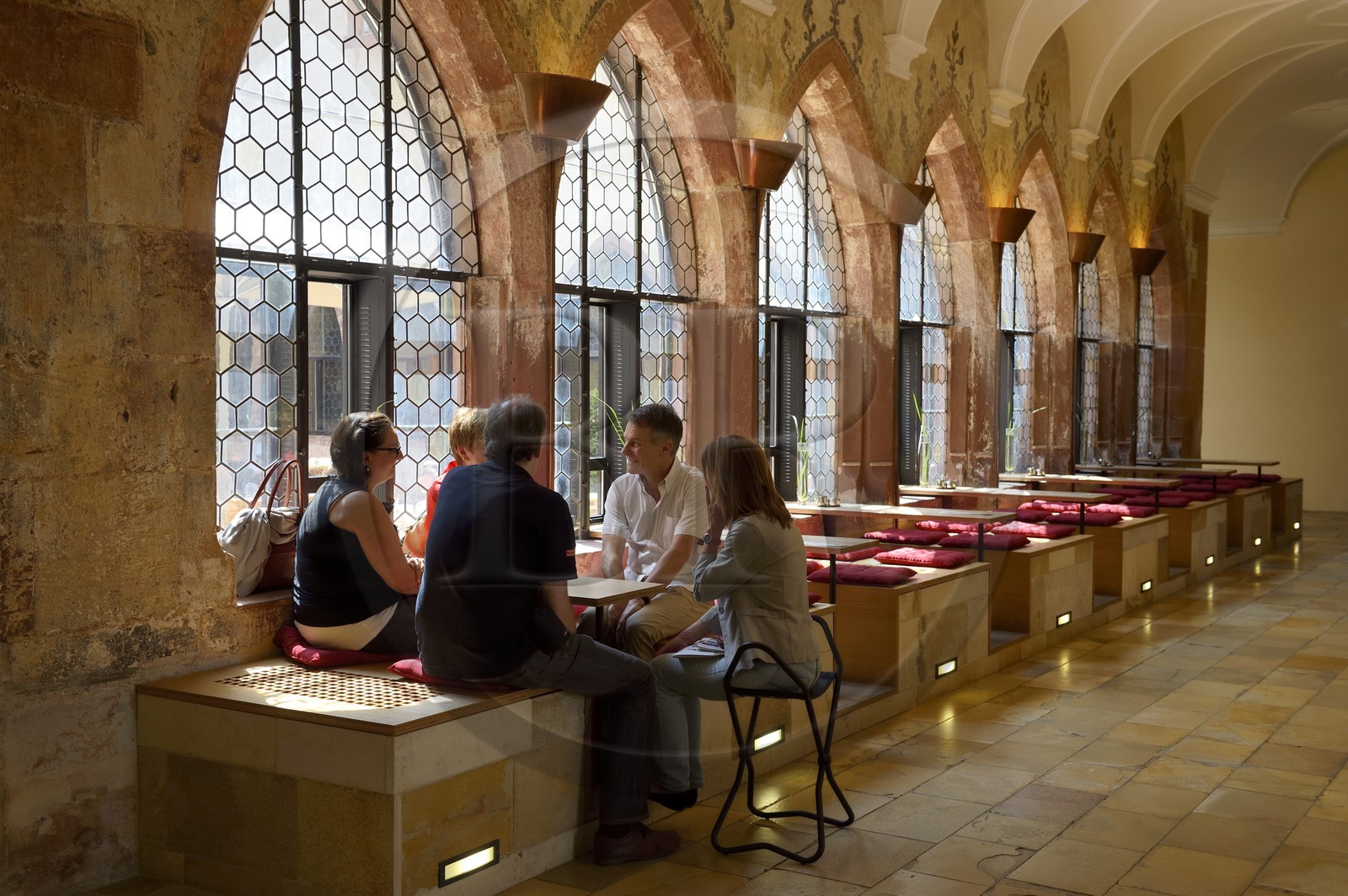 Allemagne, Bade-Wurtemberg, Fribourg en Brisgau, musée des Augustins (Augustinermuseum), café dans le cloitre
