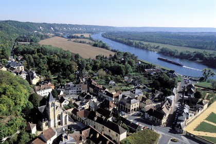 France, Val d' Oise, French Vexin Natural Regional Park, La Roche Guyon village, labelled Les Plus Beaux Villages de France (The Most Beautiful Villages of France), castle facing the Seine River
