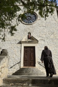 Croatie, Dalmatie, Parc national de Krka, monastère franciscain de l’îlot Visovac, l'église