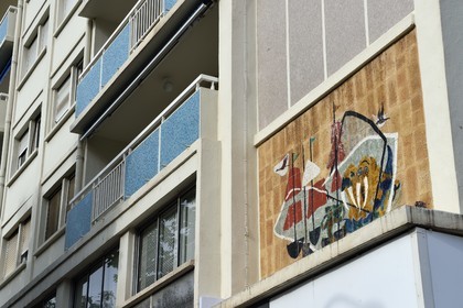 France, Var (83), Toulon, quartier du port marchand, fresque décoratives aux angles d'immeubles