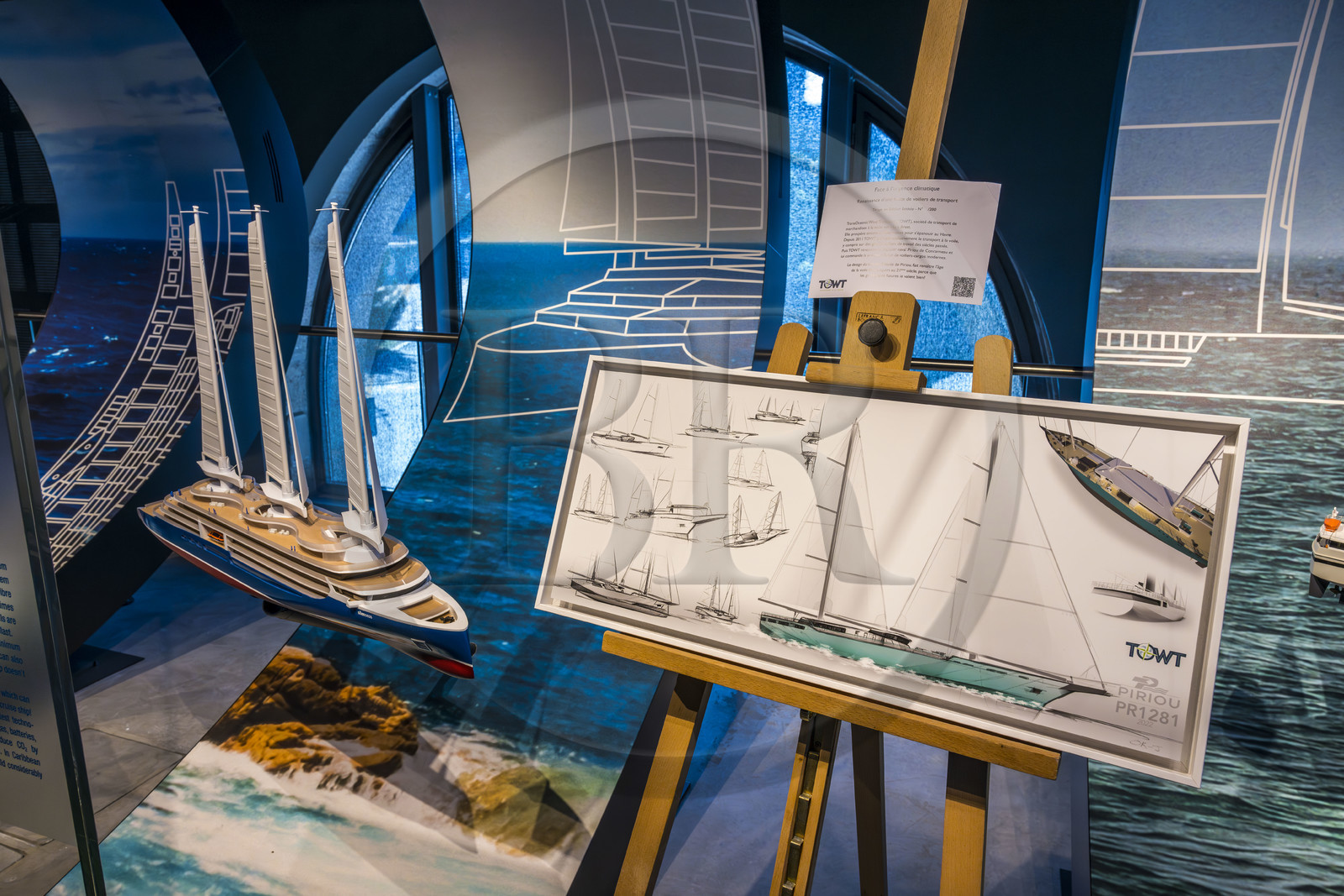 France, Finistère (29), Brest, l'éco-quartier des Capucins, les Ateliers, anciens ateliers de mécanique de l'Arsenal, 70.8 Musée pour l'océan, bateau du futur