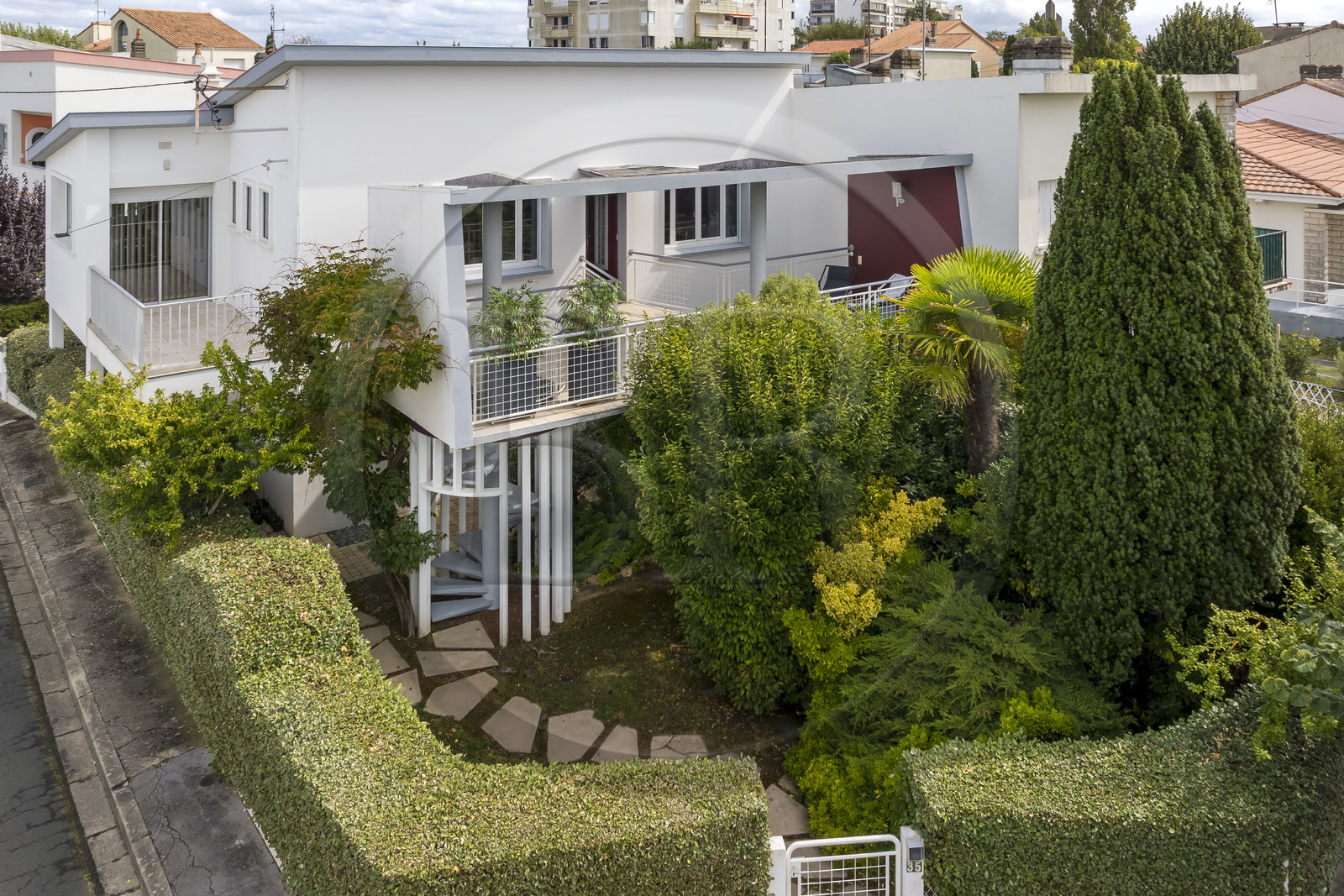 France, Charente-Maritime (17), Royan, villa Mbi ye no (1952) Boulevard Louis Lair des architectes Jean Bauhain, Marc Hébrard et René Baraton (vue aérienne)