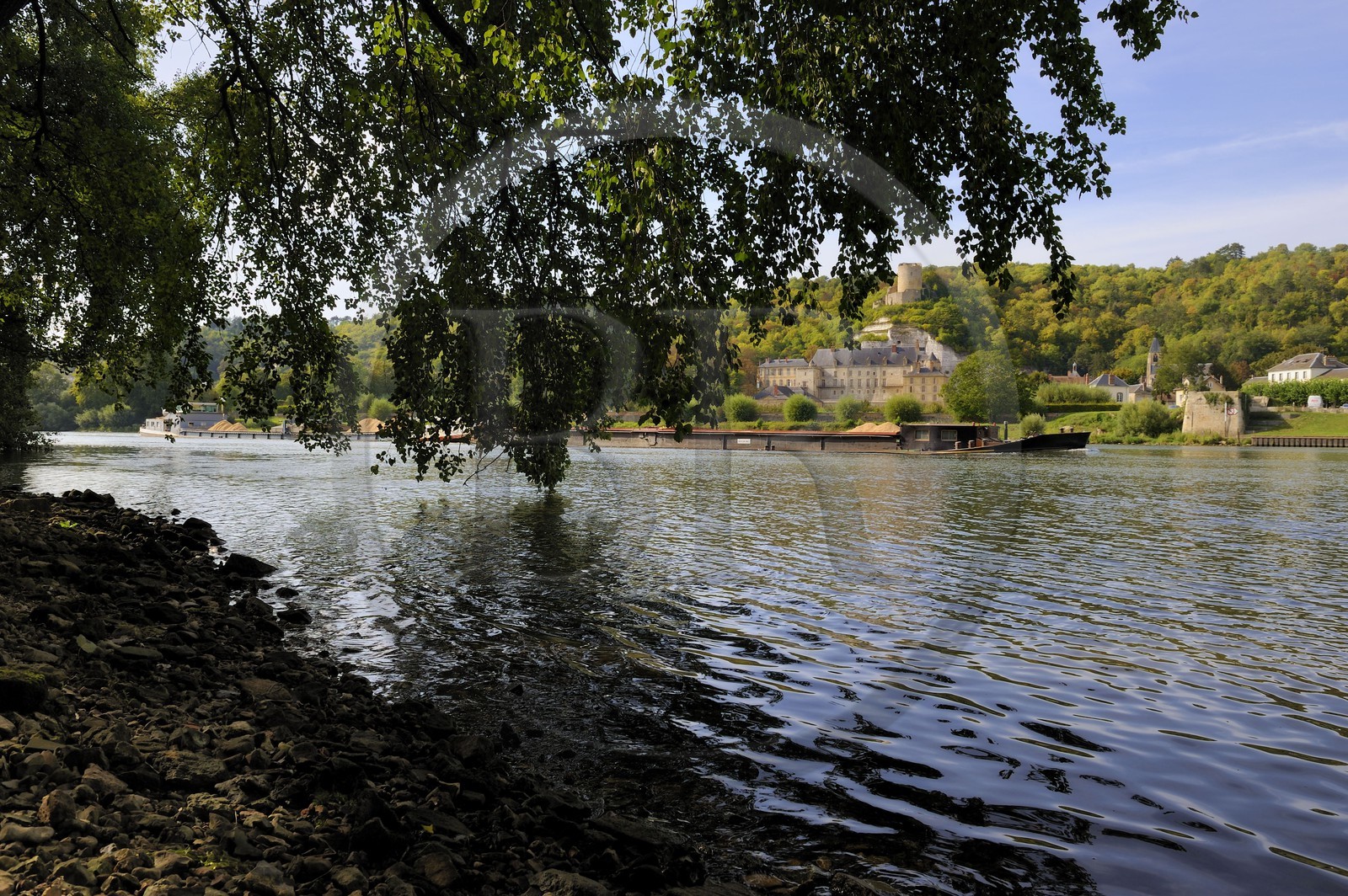 France, Val-d'Oise (95), parc naturel du Vexin français, la Roche-Guyon, labellisé Les Plus Beaux Villages de France, le château et la Seine