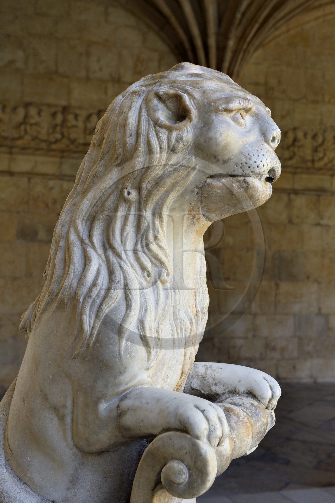 Portugal, Lisbon, Belem, Hieronymites Monastery (Mosteiro dos Jeronimos), listed as World Heritage by UNESCO, the lion fountain in the cloister