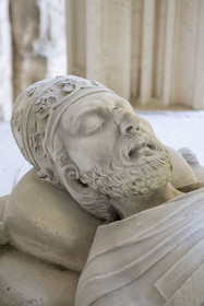 France (30), Gard, Villeneuve-lès-Avignon, la Chartreuse Notre-Dame-du-Val-de-Bénédiction, tombeau du Pape Innocent VI et son gisant