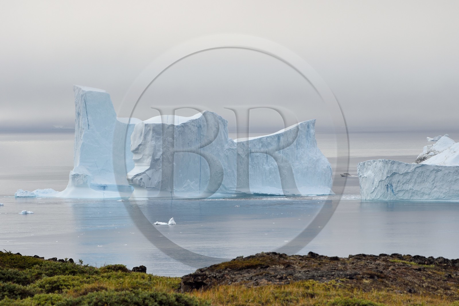 Greenland, west coast, Disko Island, Qeqertarsuaq, boat between two icebergs along the coast