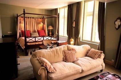 Belgique, Flandre-Occidentale, Bruges (Brugge), une chambre de la luxueuse maison d'hôtes le dragon sur la rue Eekhoutstraat