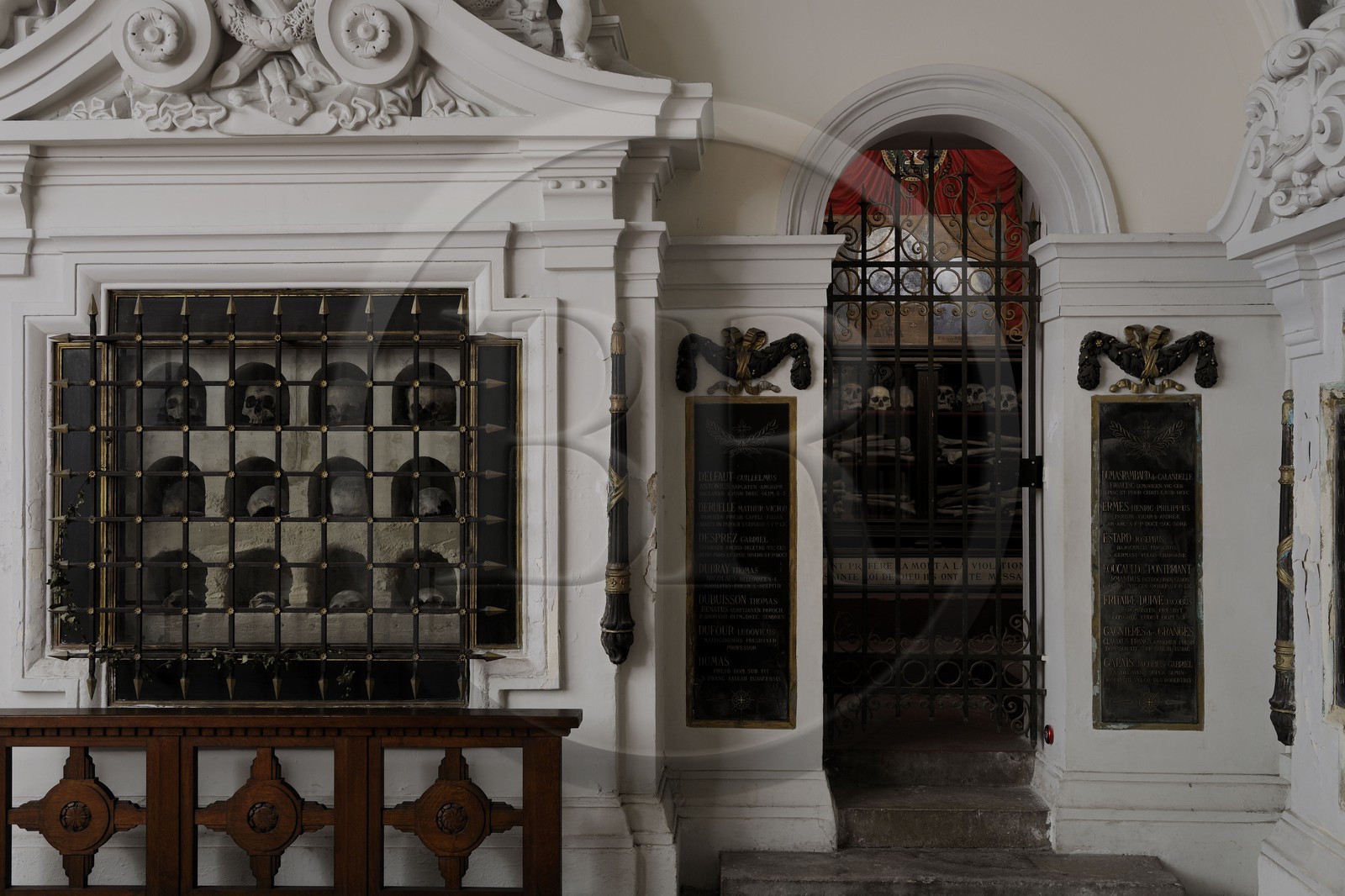 France, Paris (75), l’église des Carmes rue de Vaugirard, la crypte où sont disposés les restes partiels du massacre de 115 prêtres le 2 septembre 1792