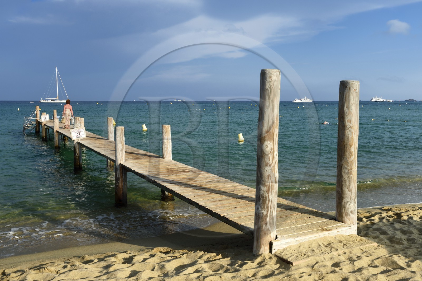 France, Var (83), Presqu'Ile de Saint-Tropez, Ramatuelle, plage de Pampelonne, ponton du club 55